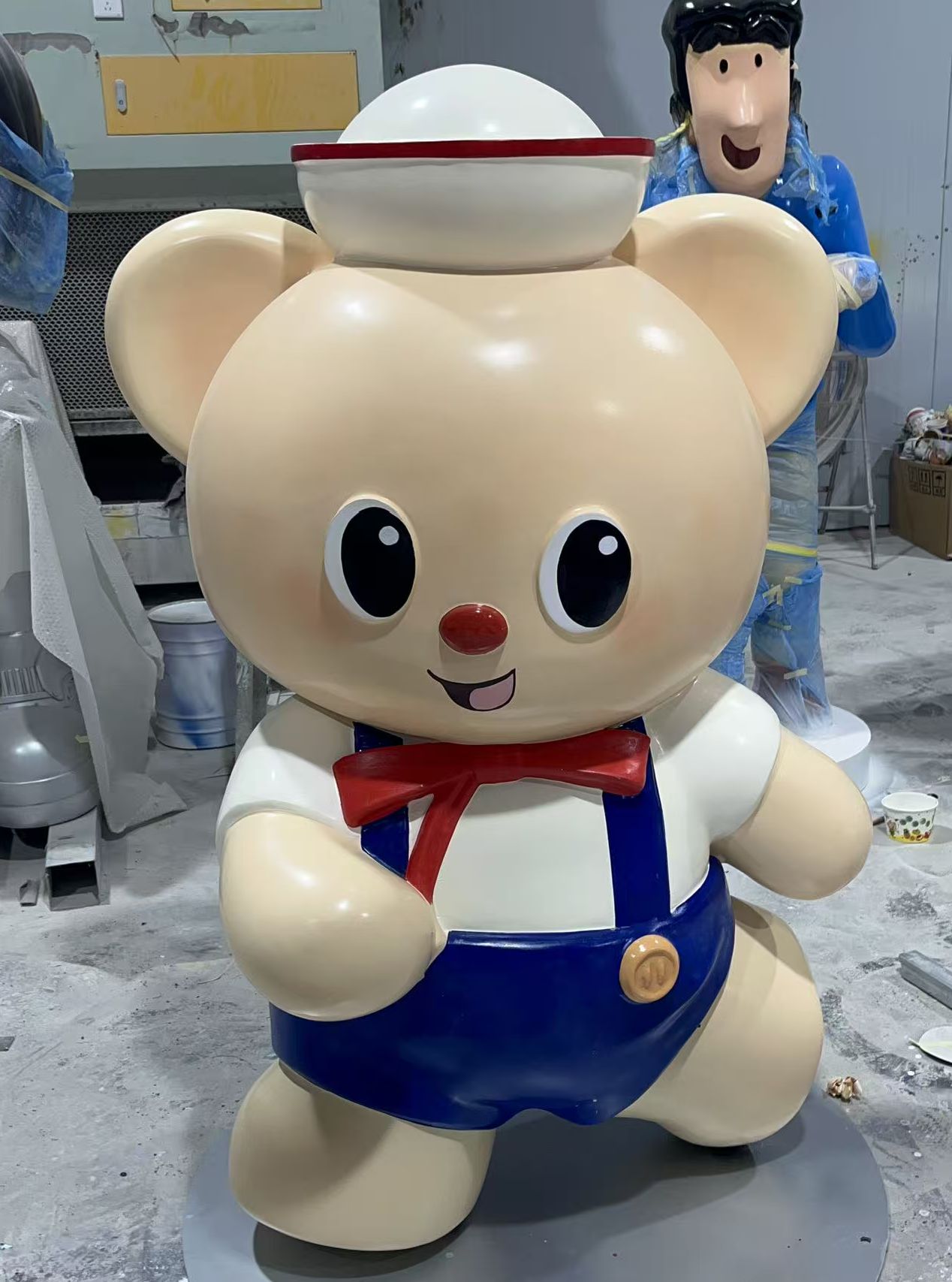 2026年揭秘：玻璃钢雕塑褪色背后的真实原因